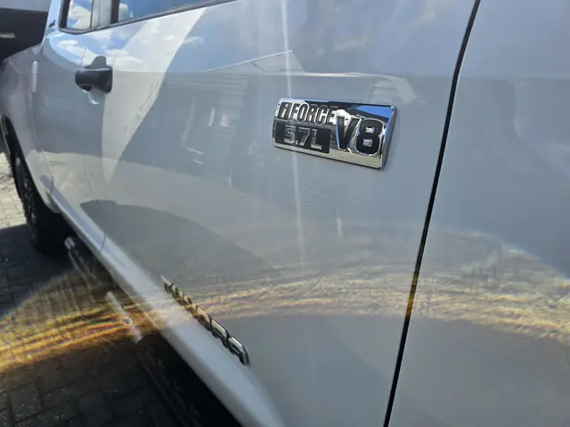 Toyota Tundra 5.7L V8 2015 Benzine 21