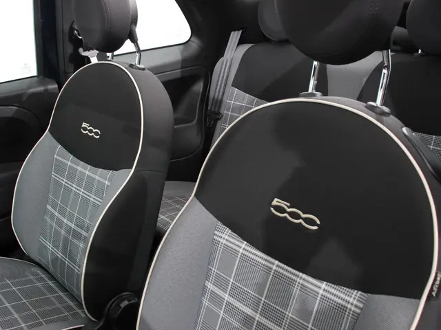 Fiat 500C 1.0 Hybrid Lounge Plus 2021 Benzine 32