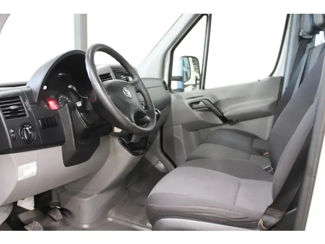 Volkswagen Crafter 46 2.0 TDI BE TREKKER 2015 Diesel 7