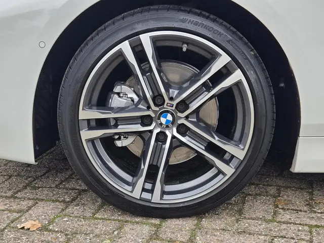 BMW 1 Serie 118i High M SPORT 2020 Benzine 12