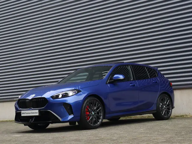 BMW 1 Serie 5-deurs 120 2025 Benzine 36