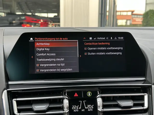 BMW 8 Serie 840i xDrive High Executive 2021 Benzine 75