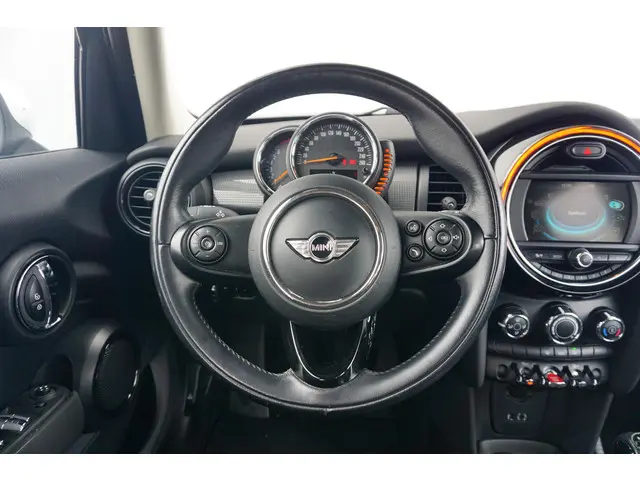 MINI 5-Deurs Cooper 2017 Benzine 10
