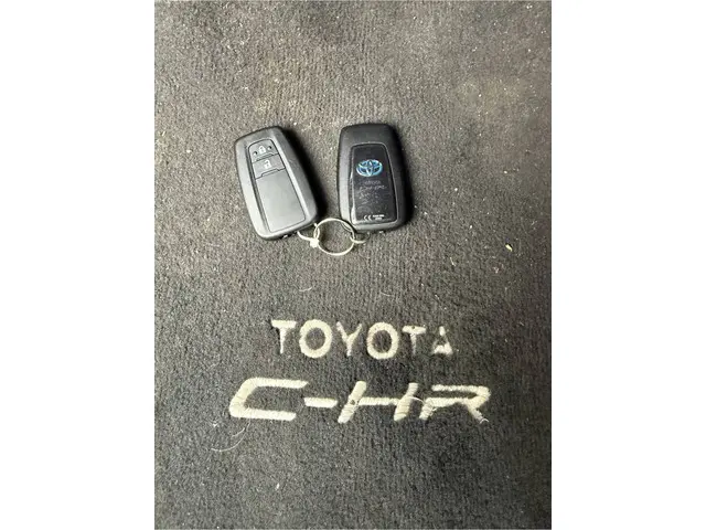 Toyota C-HR 1.8 Hybrid Bi-tone 2018 Hybride Benzine 30