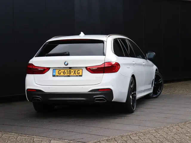 BMW 5 Serie Touring 520i High Executive 2019 Benzine 3