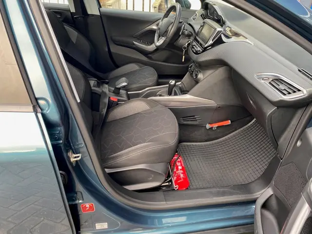 Peugeot 2008 1.2 PureTech Active 2017 Benzine 12