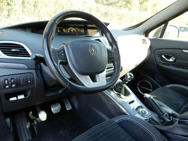 Renault Scénic Xmod 1.2 TCe Bose 2014 Benzine 19