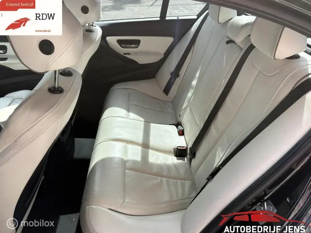 BMW 3 Serie 328i High Executive 2013 Benzine 4