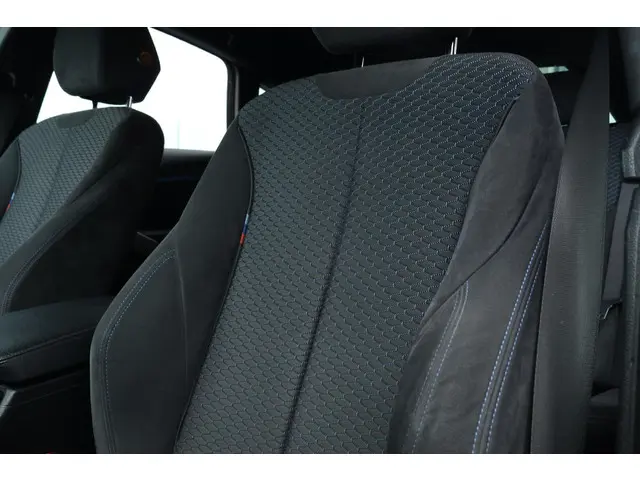 BMW 3 Serie Gran Turismo 320i Executive 2015 Benzine 13