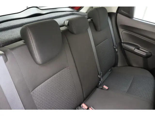 Suzuki Swift 1.2 Select Smart Hybrid 2024 Benzine 15