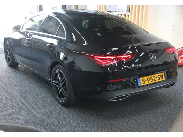 Mercedes-Benz CLA 180 Premium 2021 Benzine 6