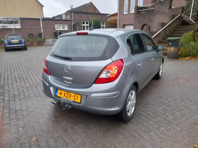 Opel Corsa 1.4-16V BlitZ 2014 Benzine 8