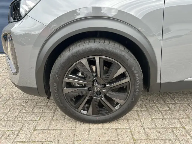 Peugeot 2008 1.2 Hybrid 145 GT 2025 Hybride Benzine 40