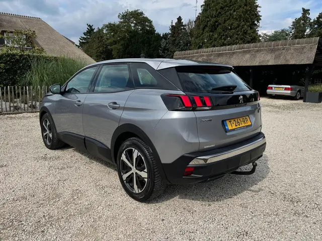 Peugeot 3008 1.2 Première AUTOMAAT, trekhaak. 2017 Benzine 2
