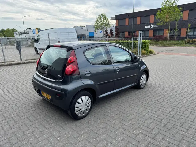 Peugeot 107 1.0 Active 2012 Benzine 5
