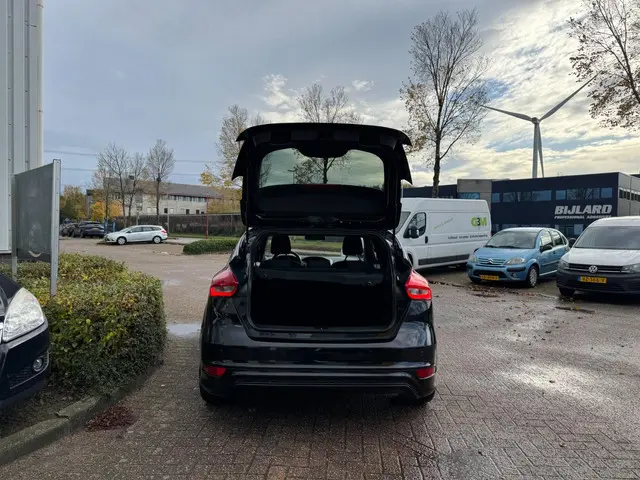 Ford Focus 1.0 Ambiente ST LINE!! 2015 Benzine 10