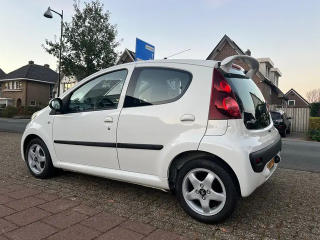 Peugeot 107 1.0 EXCLUSIVE NL-AUTO-NAP 2012 Benzine 8