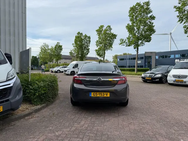 Opel Insignia 1.4 T EcoFLEX Business+ 2015 Benzine 3