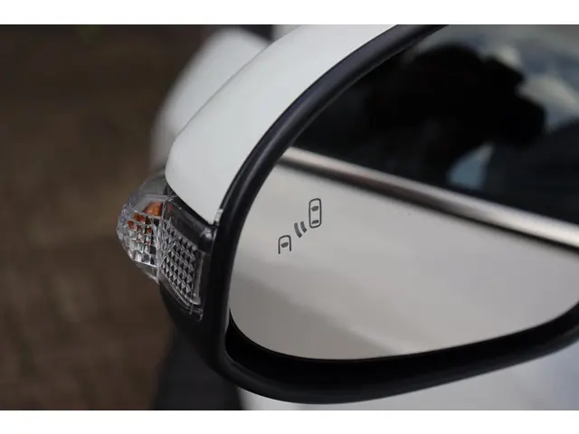 Toyota C-HR 1.8 Hybrid Executive 2019 Hybride Benzine 4