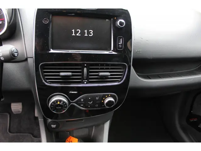Renault Clio Estate 0.9 TCe Limited 2020 Benzine 13
