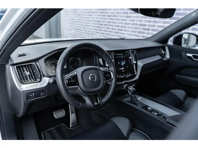 Volvo XC60 T4 Aut. R-Design 2020 Benzine 21