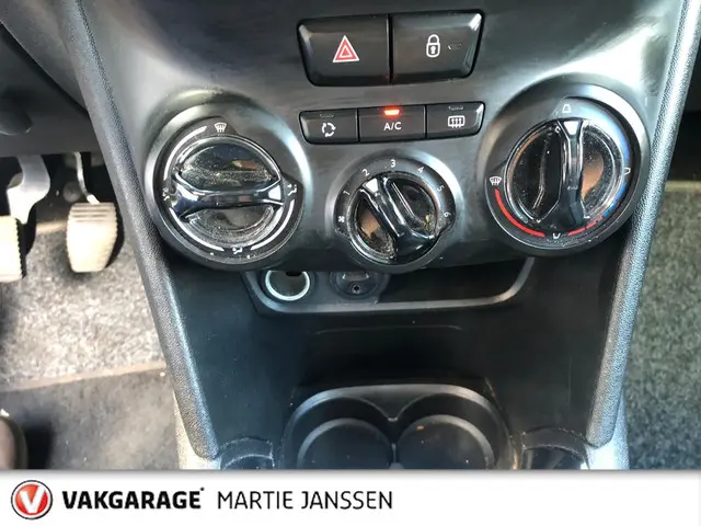 Peugeot 208 1.2 PureTech Blue Lion 2017 Benzine 23