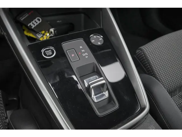 Audi A3 Sportback 30 TFSI 110pk S-line 2023 Benzine 38