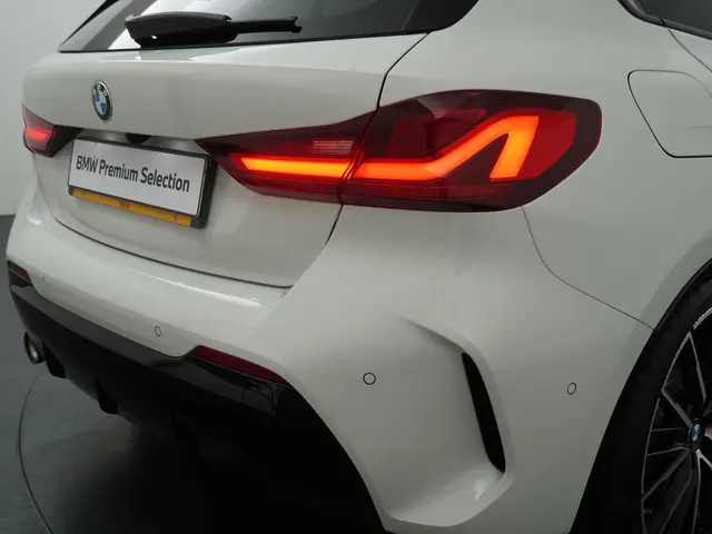 BMW 1 Serie 118i 2024 Benzine 27