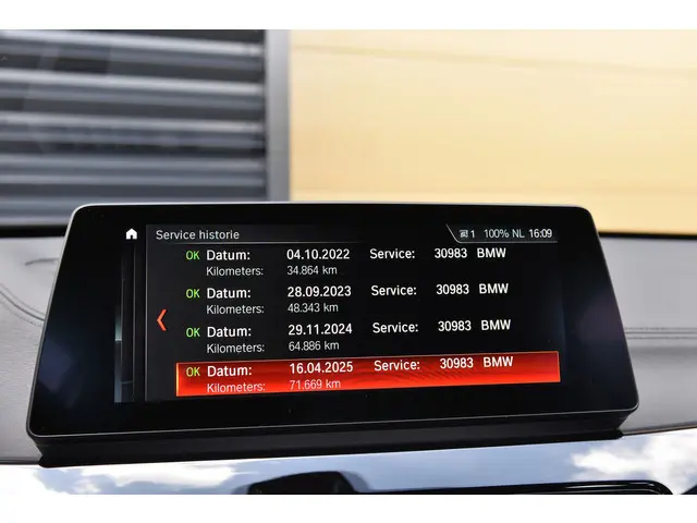BMW X1 sDrive20i VDL Nedcar Edition 2020 Benzine 20