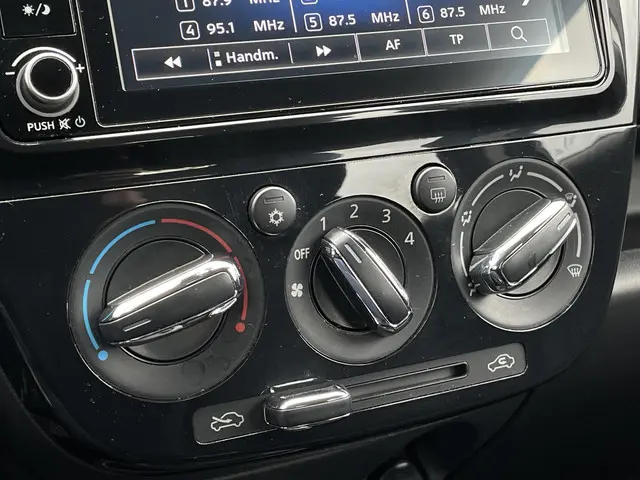 Mitsubishi Space Star 1.2 Connect+ 2024 Benzine 12