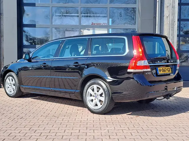 Volvo V70 3