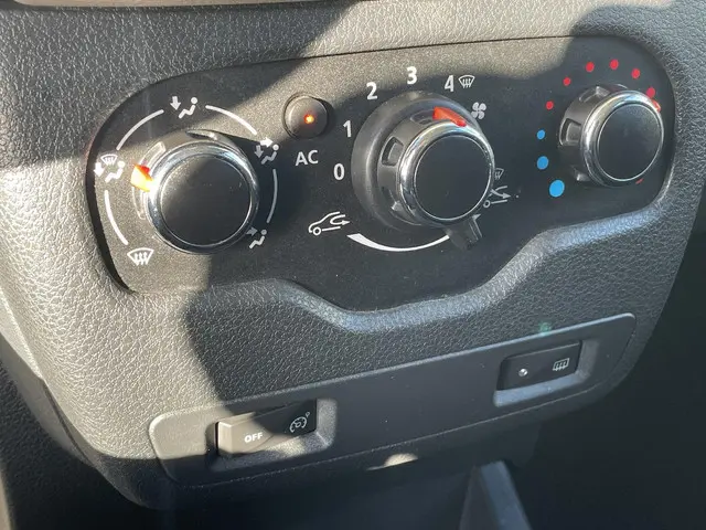 Dacia Lodgy 1.6 MPi 7p. 2013 Benzine 19