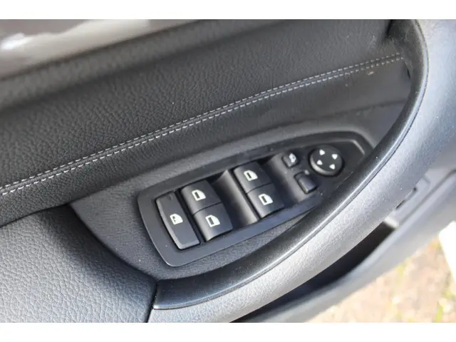 BMW X1 SDrive18i High Executive 2019 Benzine 13