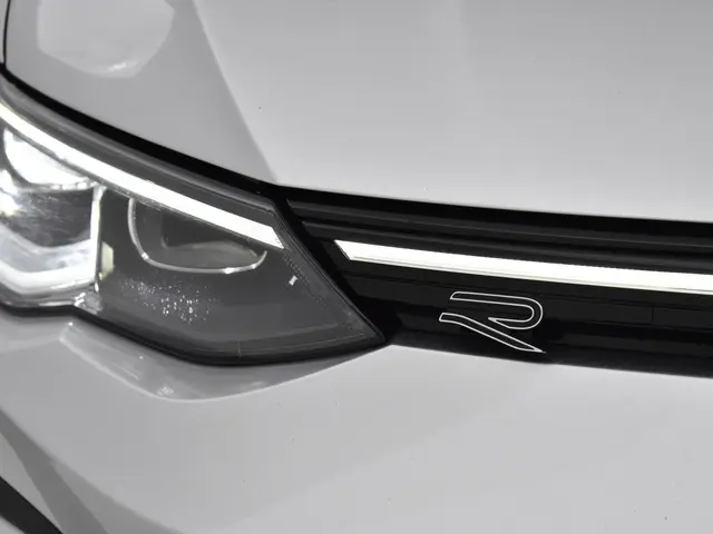 Volkswagen Golf 1.5 eTSI 150pk DSG R-Line 2023 Benzine 38