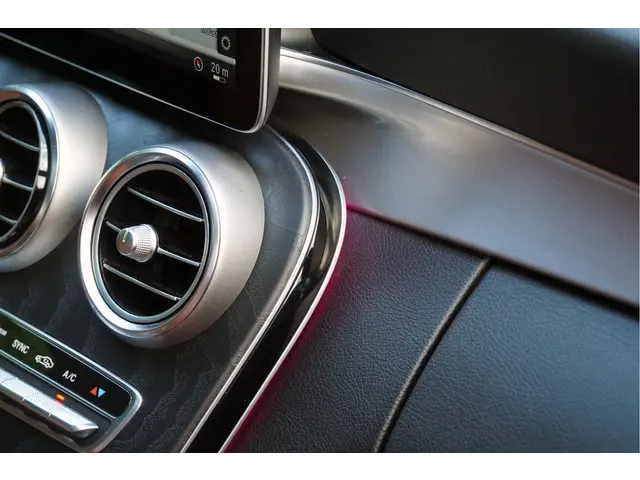 Mercedes-Benz C-Klasse C 180 AMG line 2020 Benzine 14