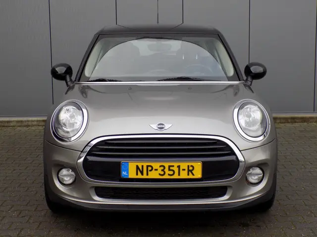 MINI Cooper Mini 1.5 Business Navi 6-Bak 2017 Benzine 6