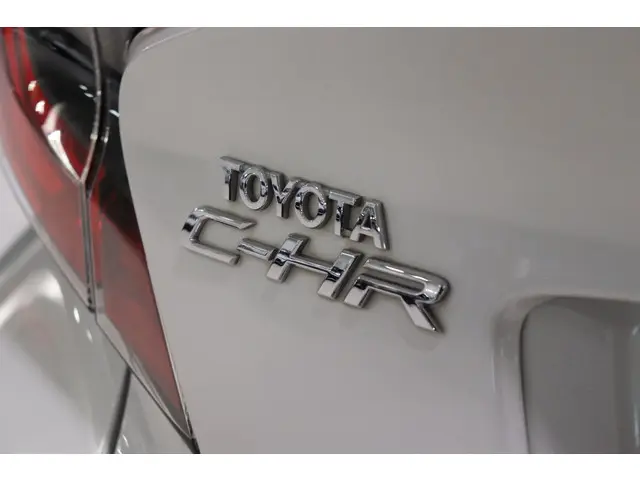 Toyota C-HR 1.8 Hybrid Bi-Tone, 2017 Hybride Benzine 15