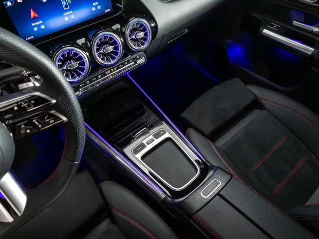 Mercedes-Benz GLA 250 e AMG Line 2024 Hybride Benzine 13