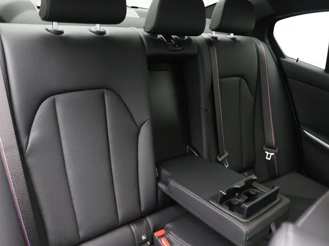 BMW 3 Serie 320i Sedan 2026 Benzine 26