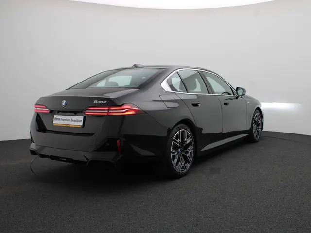 BMW 5 Serie Sedan 530e 2024 Hybride Benzine 2