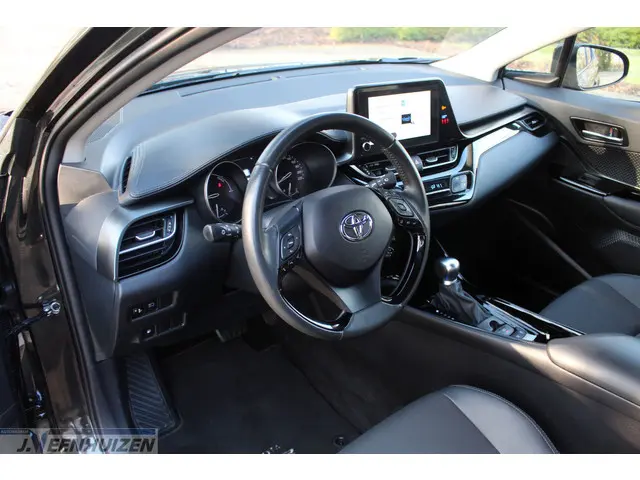 Toyota C-HR 1.8 Hybrid Dynamic 2023 Hybride Benzine 11