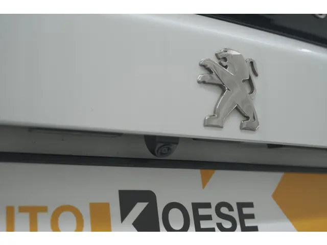 Peugeot 2008 PureTech 130 EAT8 Allure 2023 Benzine 24