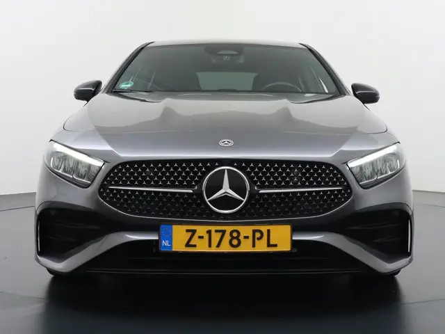 Mercedes-Benz A-Klasse 200 AMG Line 2023 Benzine 3