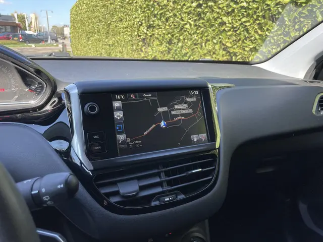Peugeot 208 1.2 PureTech Style 2015 Benzine 10