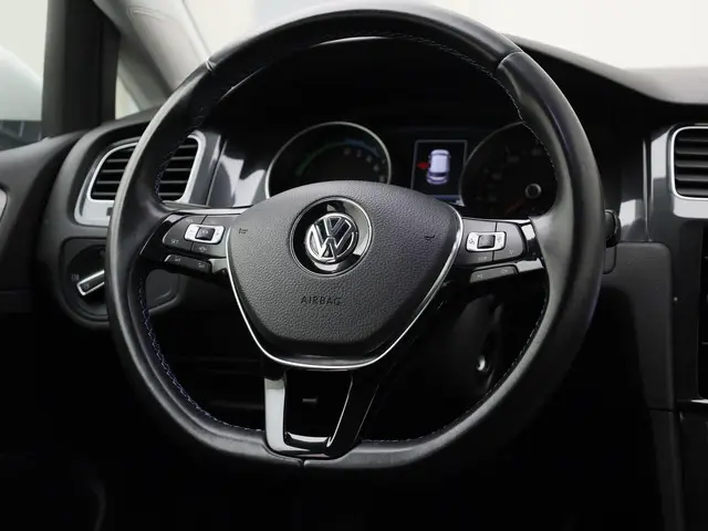 Volkswagen e-Golf E-DITION 100kW/136PK 2020 Elektrisch 13