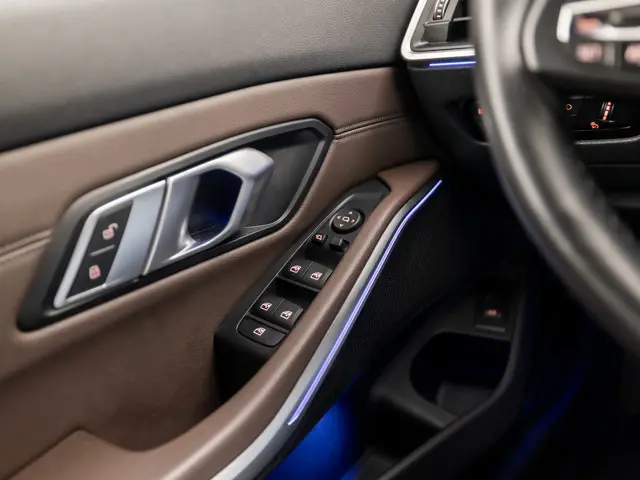 BMW 3 Serie Touring 318i Sportline 2021 Benzine 25