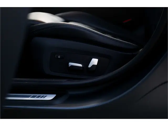 BMW 3 Serie 330e High Ex M-Sport 2020 Hybride Benzine 21