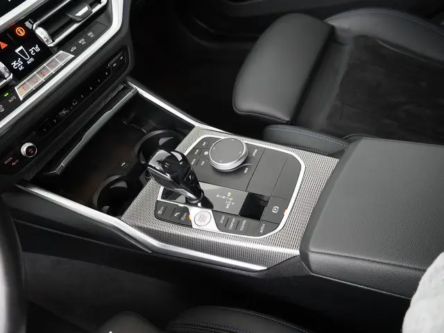 BMW 3 Serie Touring 318i Business Edition 2021 Benzine 22