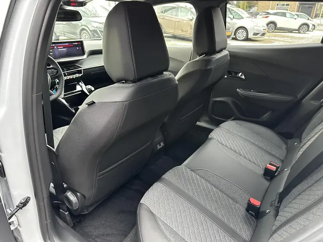 Peugeot 2008 1.2 Turbo 100 PK Allure 2025 Benzine 23
