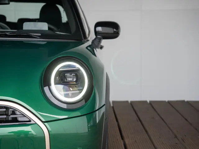 MINI 5-Deurs Cooper C 2024 Benzine 16